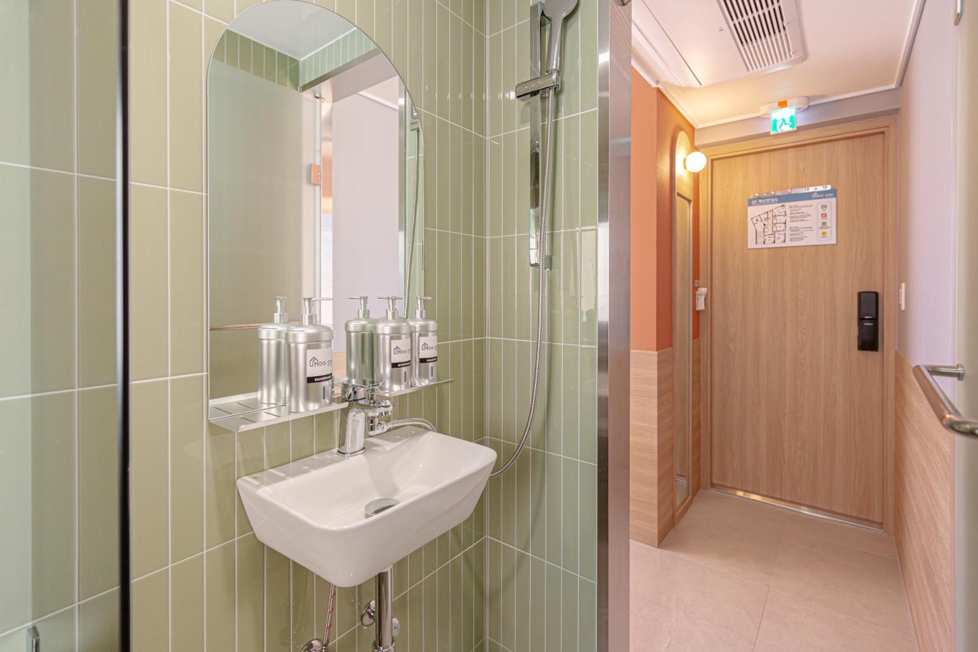 Uhoostay Myeongdong Guesthouse Seoul Ngoại thất bức ảnh